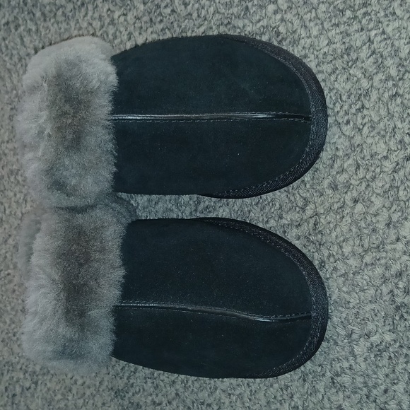 Ugg Scuffette II Black Slippers - Picture 2 of 4